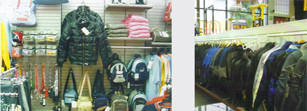 mural y gondola con barra de carga y fondo ranurado para tienda de deporte con multiples accesorios desde ganchos, estantes barra en U, etc.