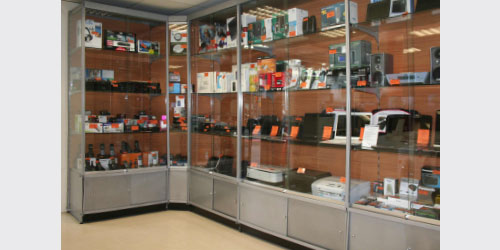 vitrina de exposicion de articulos de valor para electrodomesticos, con cerradura y bucks inferiores cerrados 